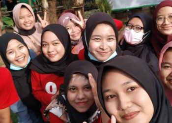 3 persamaan besar Kampung Bahasa Payungi dan Kampung Inggris Pare