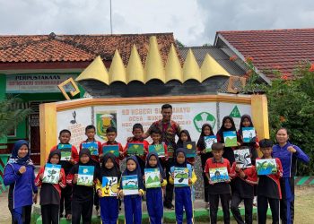 Mahasiswa KKN Gelar Program Ekokraf: Mengenalkan Seni Lukis di Kanvas kepada Siswa SDN Sukorahayu