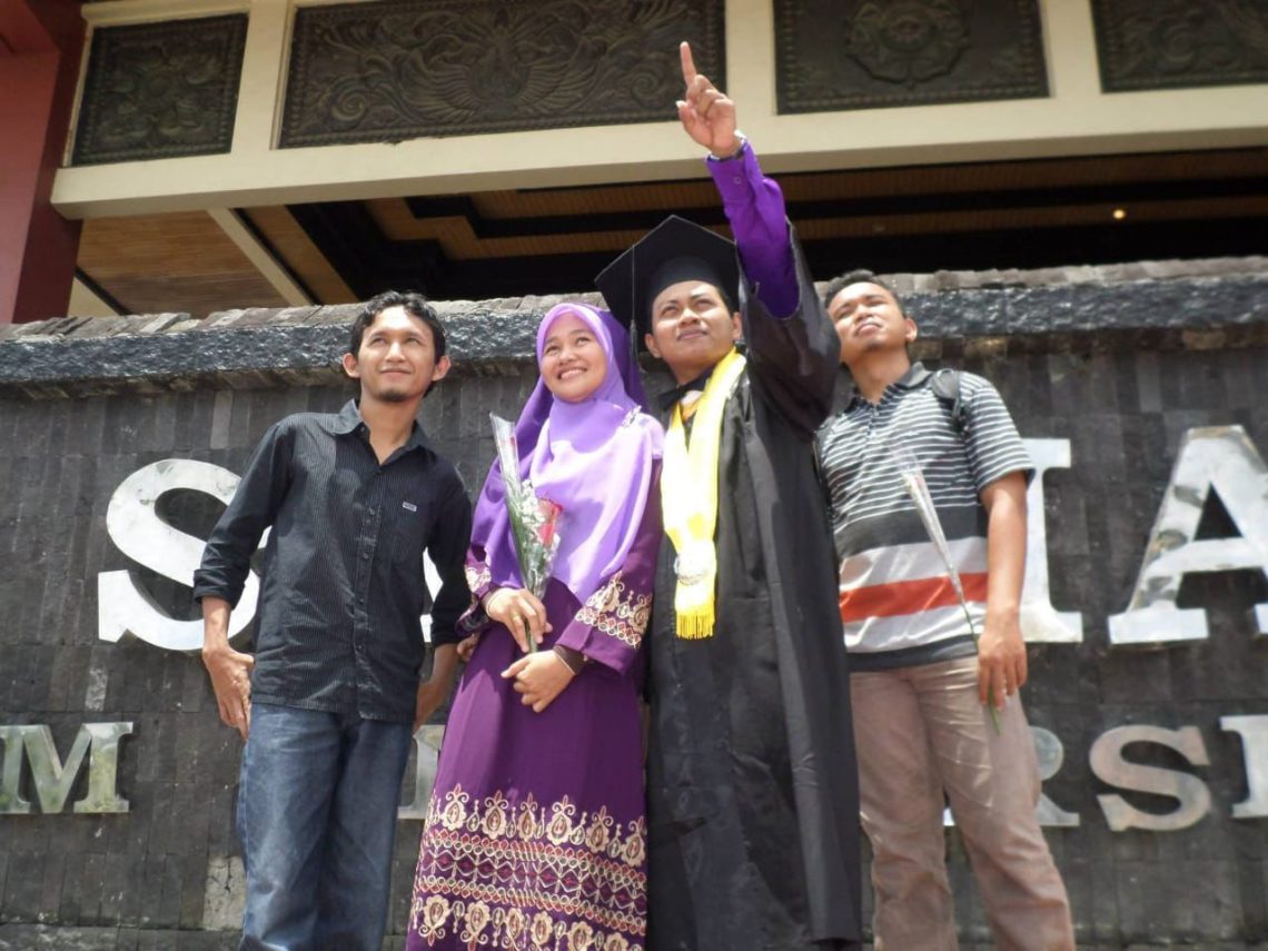 Hifni: Ia yang Bertumbuh Bersama Gerakan