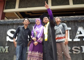 Hifni: Ia yang Bertumbuh Bersama Gerakan