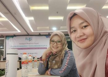 Hifni, Perempuan yang Menjadi Rumah dan Tak Pernah Pergi dari Hati