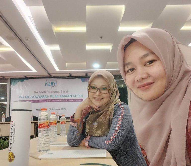 Hifni, Perempuan yang Menjadi Rumah dan Tak Pernah Pergi dari Hati