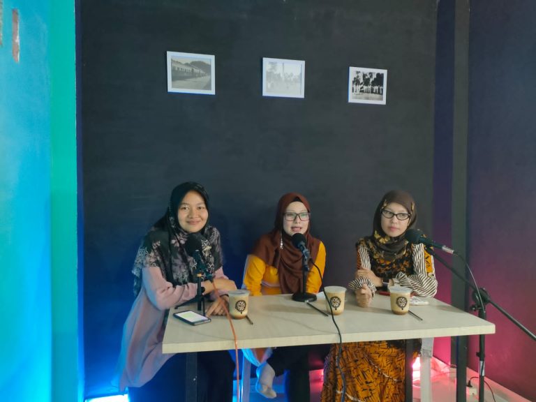 Jejak Semangat Hifni: Perempuan Muda, Cangkir Hijau, dan Kota yang Kita Cintai