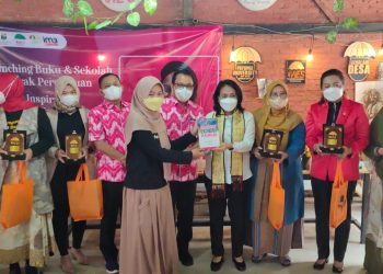 Cinta Sejatimu Terukir Abadi, Mbak Hifni