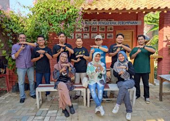 Mutiara yang Tersembunyi Itu Muncul untuk Payungi (In Memoriam Hifni Septina Carolina)